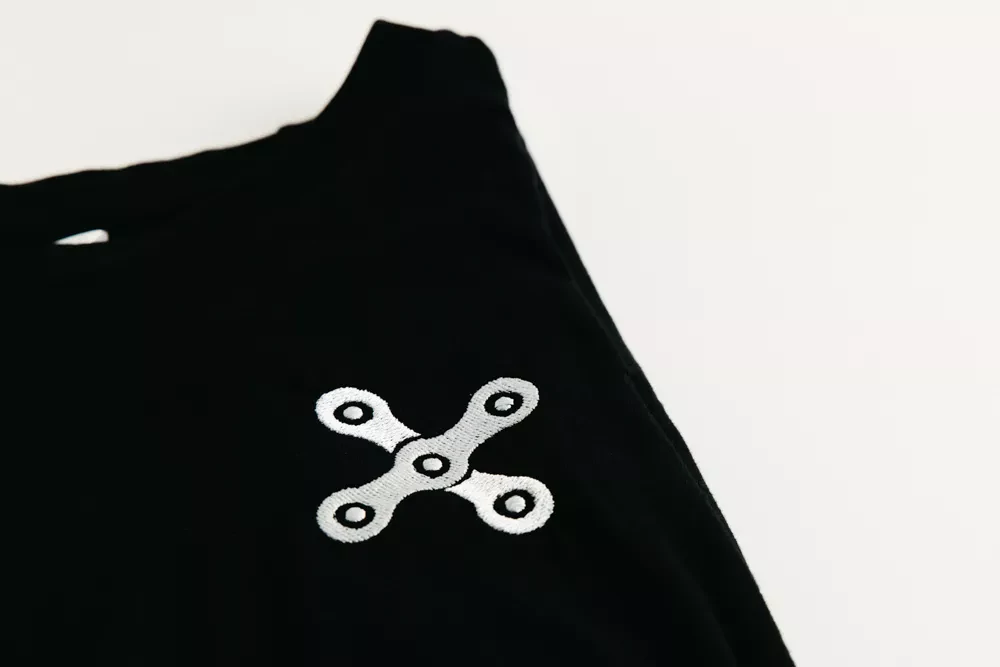 T-shirt geborduurd